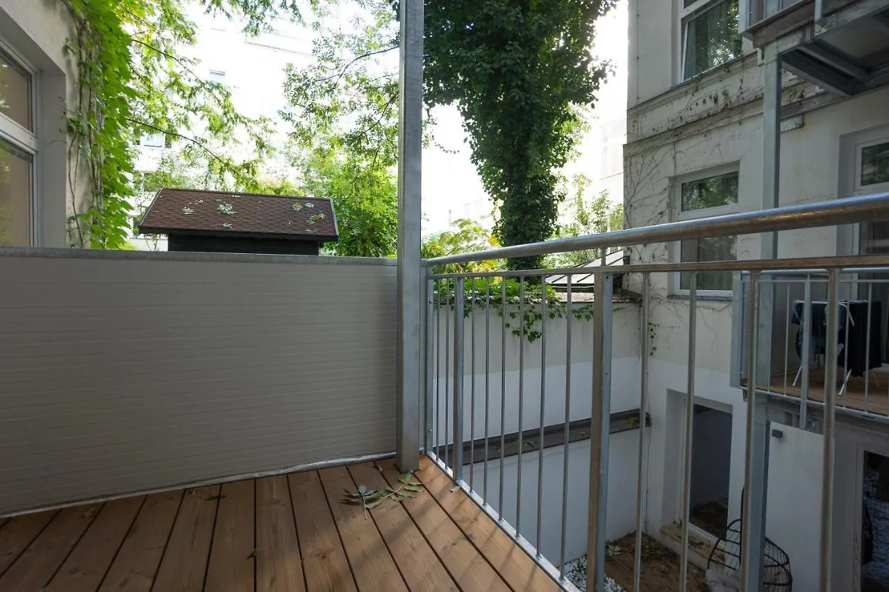 Stylish Central 1-Bedroom Apartment With A Terrace Βιέννη