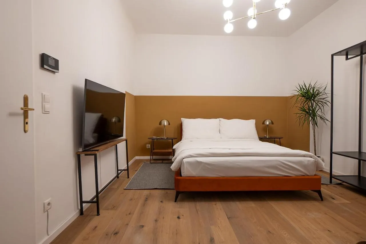 Stylish Central 1-Bedroom Apartment With A Terrace فيينا