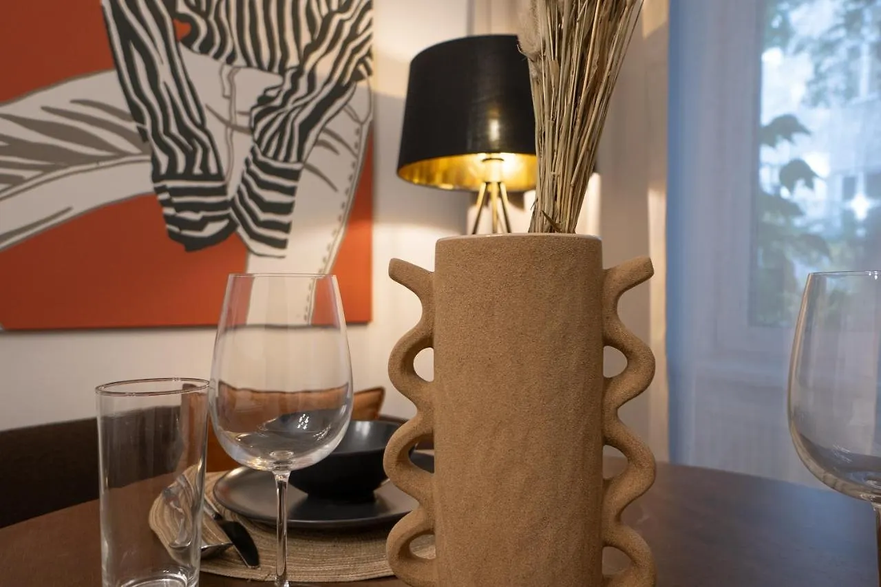 Stylish Central 1-Bedroom Apartment With A Terrace Viyana Avusturya