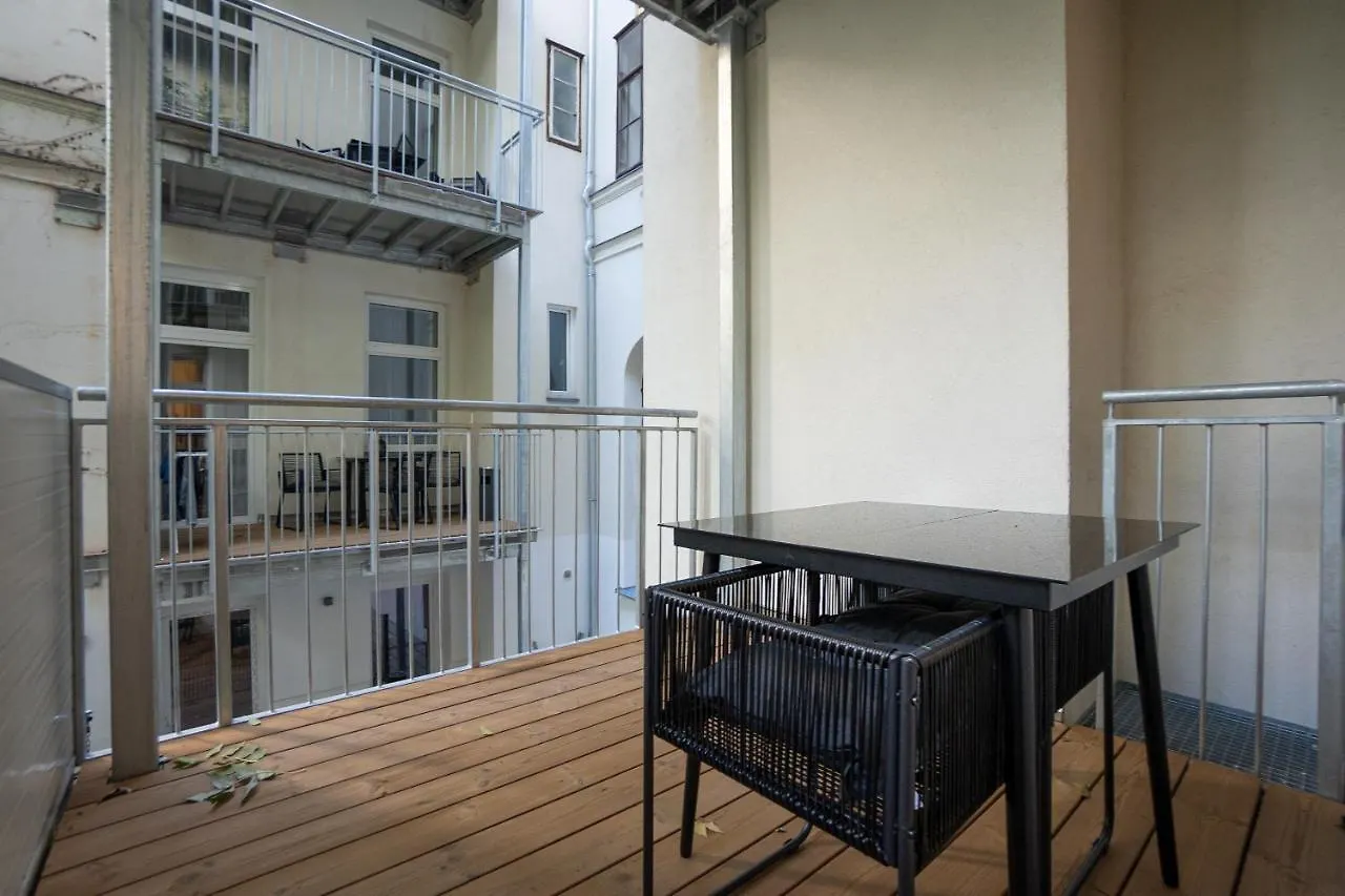 Stylish Central 1-Bedroom Apartment With A Terrace Viyana