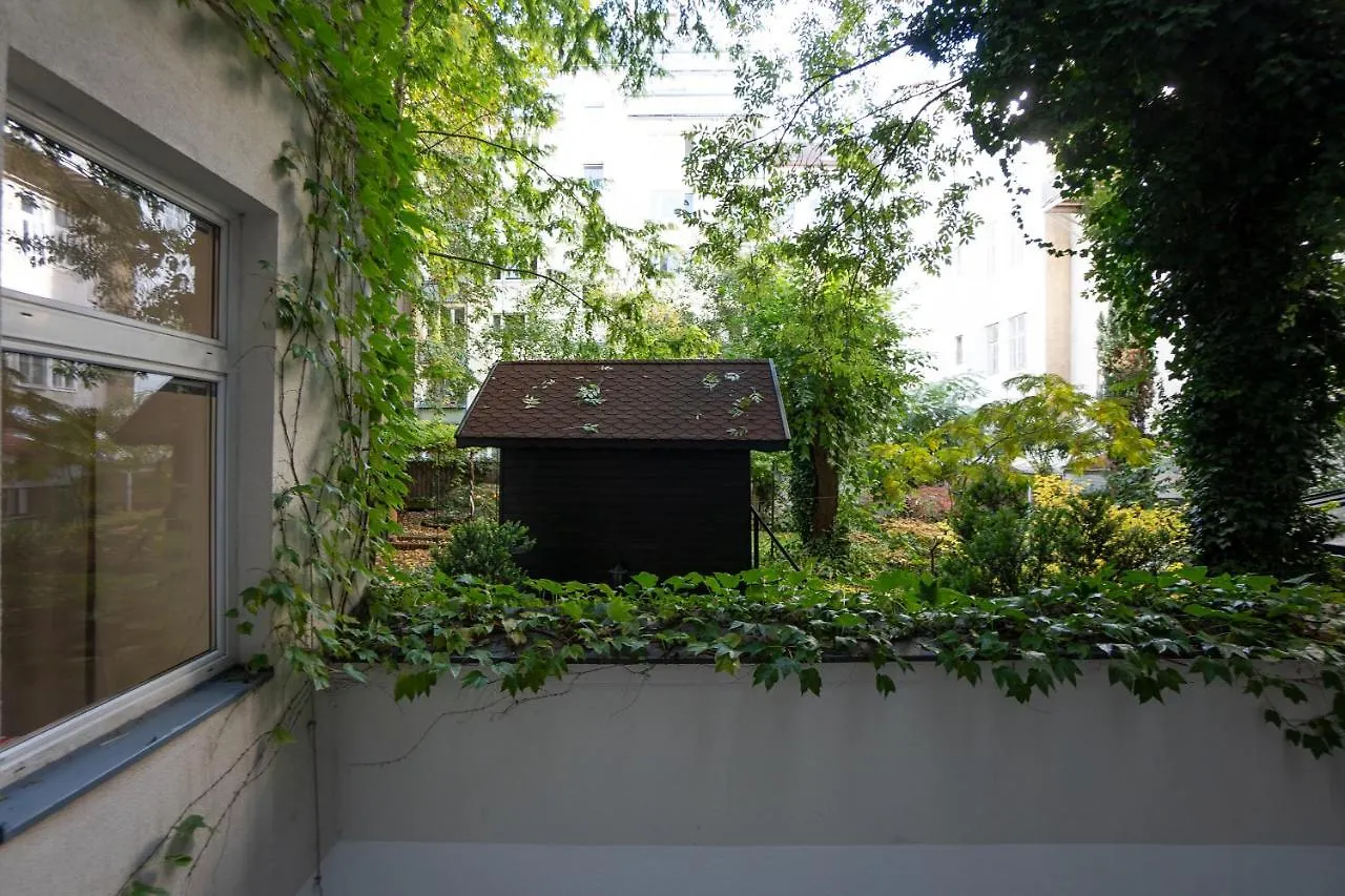 Stylish Central 1-Bedroom Apartment With A Terrace Vienna