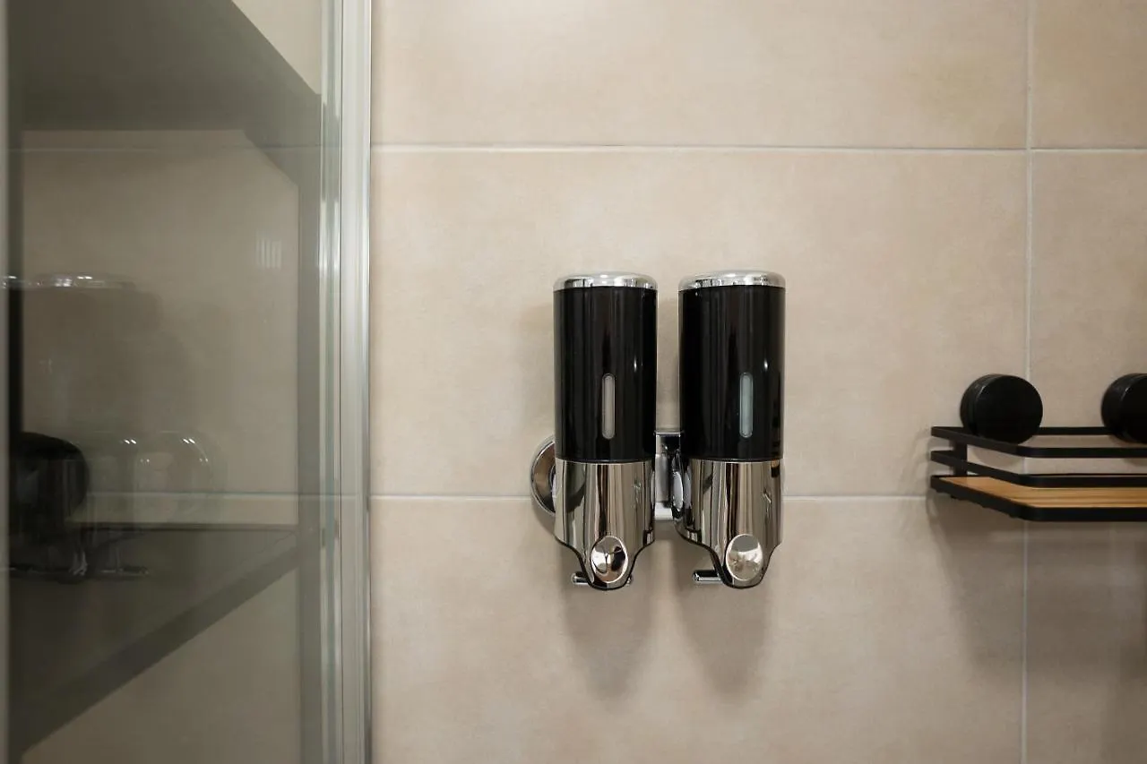 Stylish Central 1-Bedroom Apartment With A Terrace Viyana