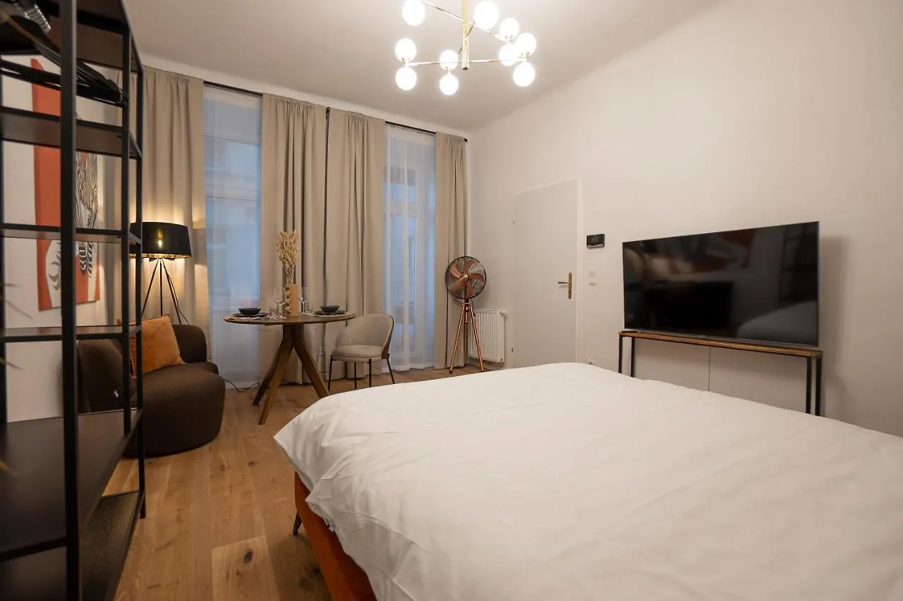 Stylish Central 1-Bedroom Apartment With A Terrace Viyana